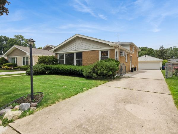 1714 Sycamore Street, Des Plaines, IL 60018