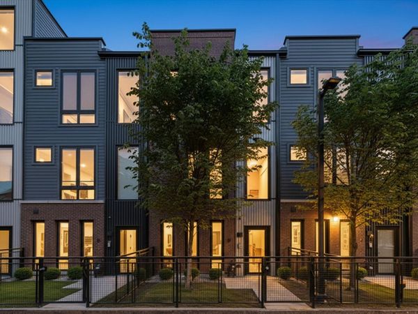 4250 W Belmont Avenue , Unit 5, Chicago, IL 60641