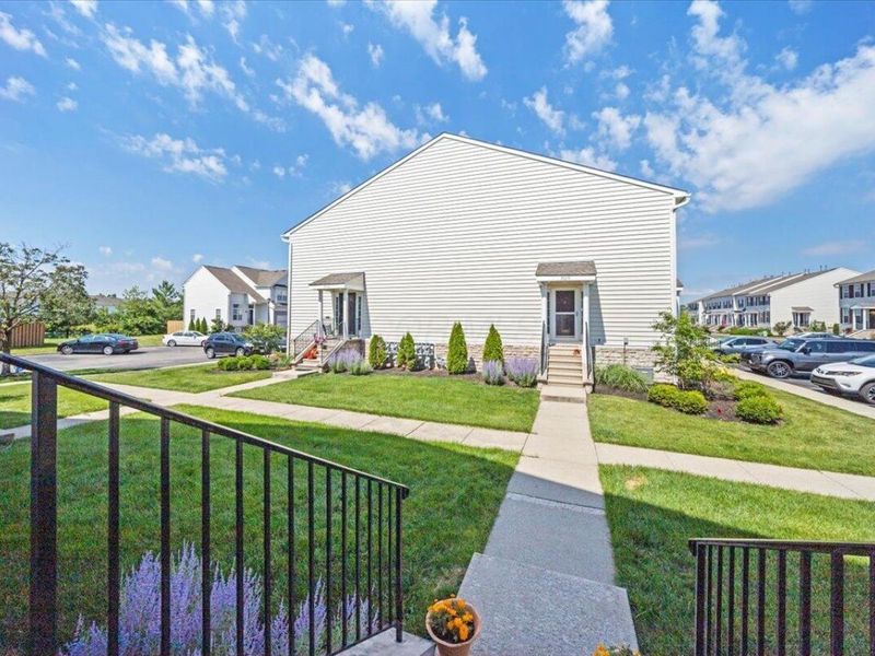 7043 Monarchos Drive, Unit 13, New Albany, OH 43054 Photo 5