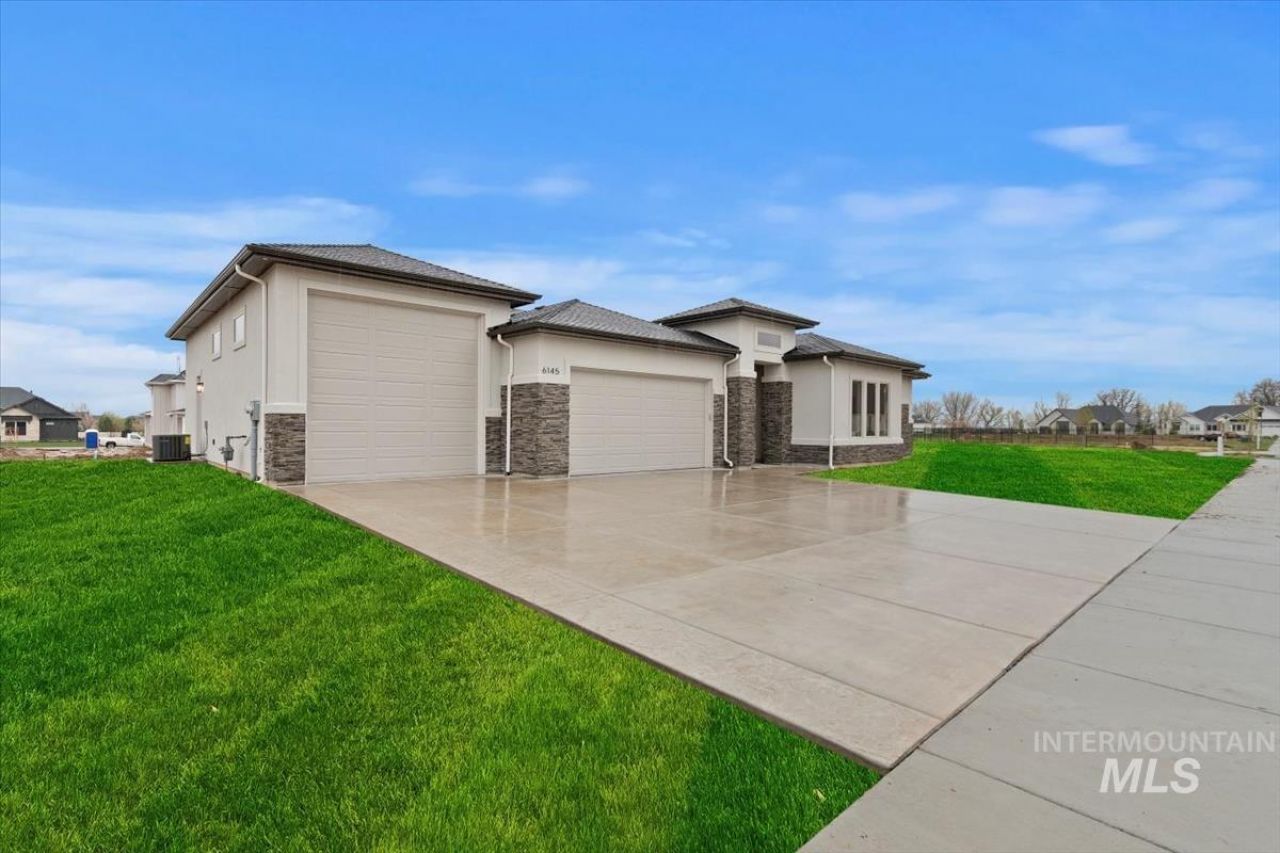 2056 E Sweet Pearl St, Kuna, ID 83634 Main Photo