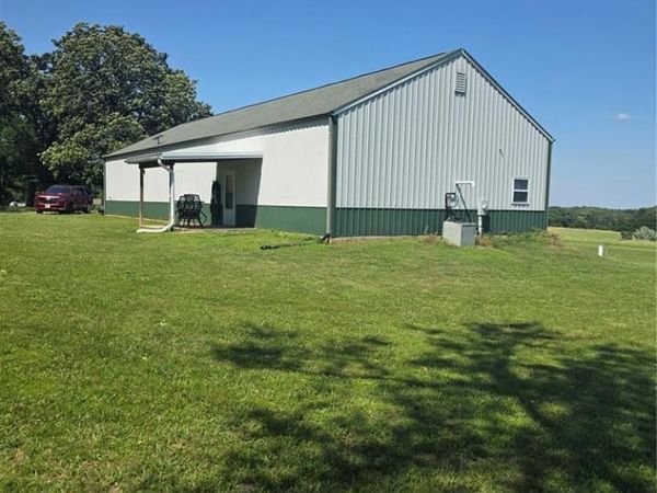 889 Hagen Drive , St Clair, MO 63077