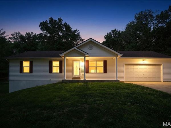 687 Woodview Drive, Villa Ridge, MO 63089