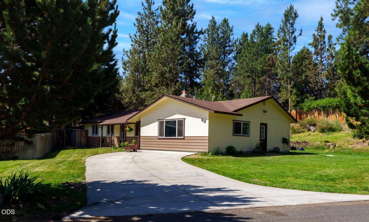 69 SE Piper Drive, Bend, OR 97702 Main Photo