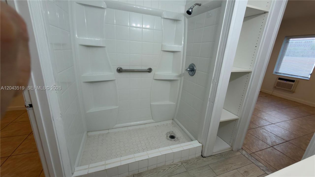 808 84th St , Unit 810, Miami Beach, FL 33141 Photo