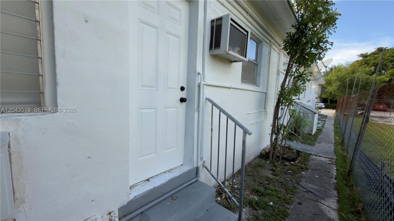 808 84th St , Unit 810, Miami Beach, FL 33141 Photo