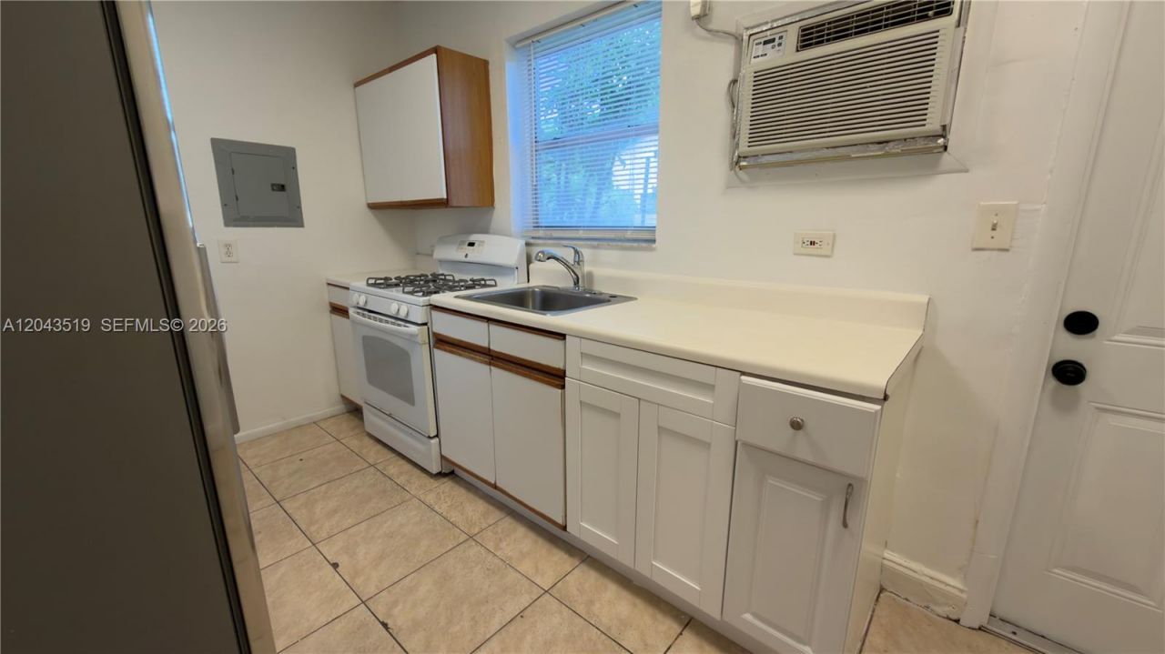 808 84th St , Unit 810, Miami Beach, FL 33141 Photo