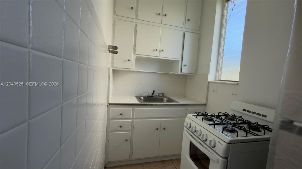 808 84th St , Unit 812, Miami Beach, FL 33141 Photo