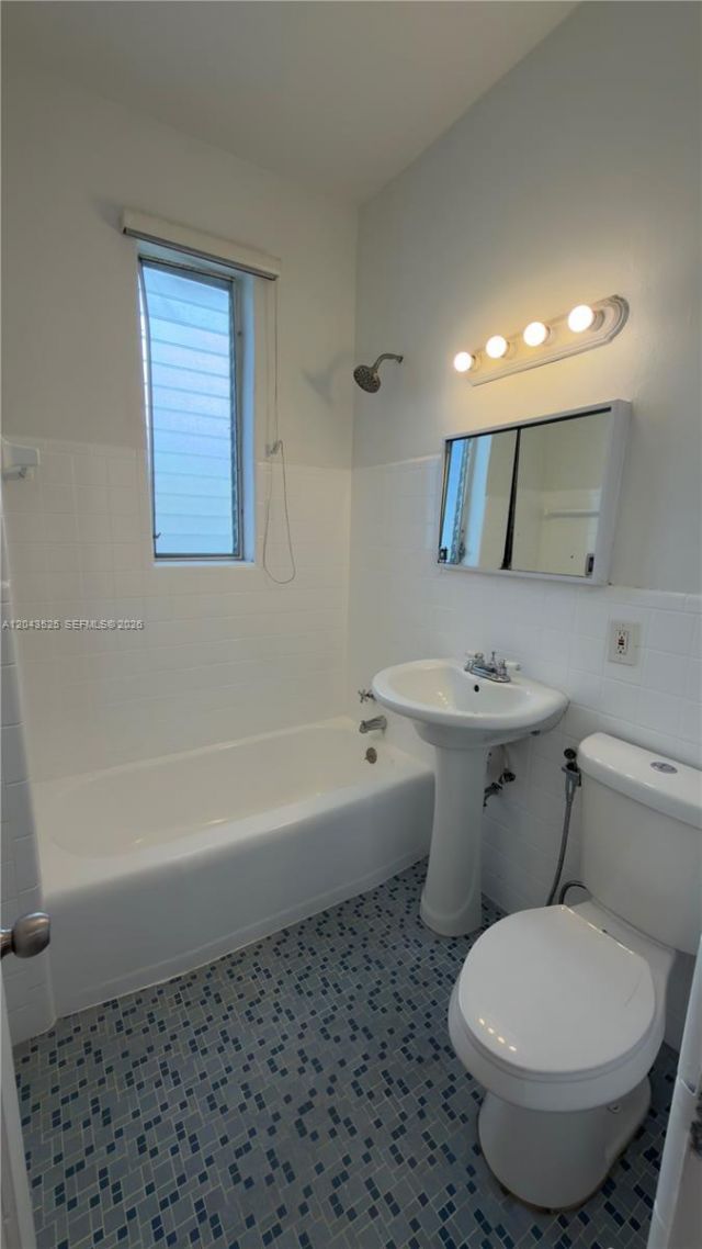 808 84th St , Unit 812, Miami Beach, FL 33141 Photo