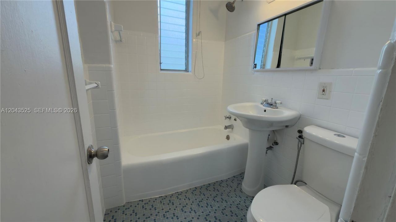 808 84th St , Unit 812, Miami Beach, FL 33141 Photo