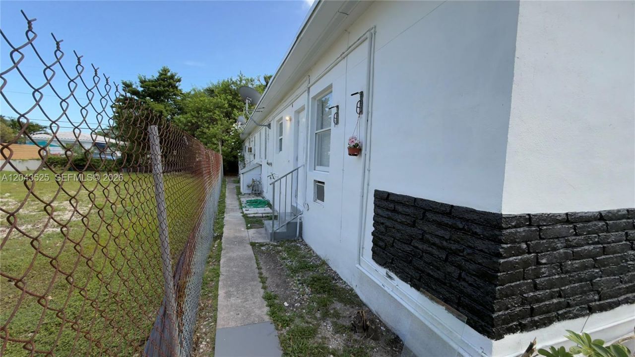 808 84th St , Unit 812, Miami Beach, FL 33141 Photo