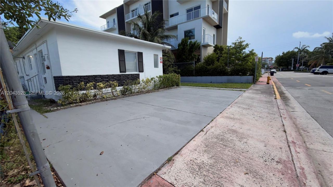 808 84th St , Unit 812, Miami Beach, FL 33141 Photo