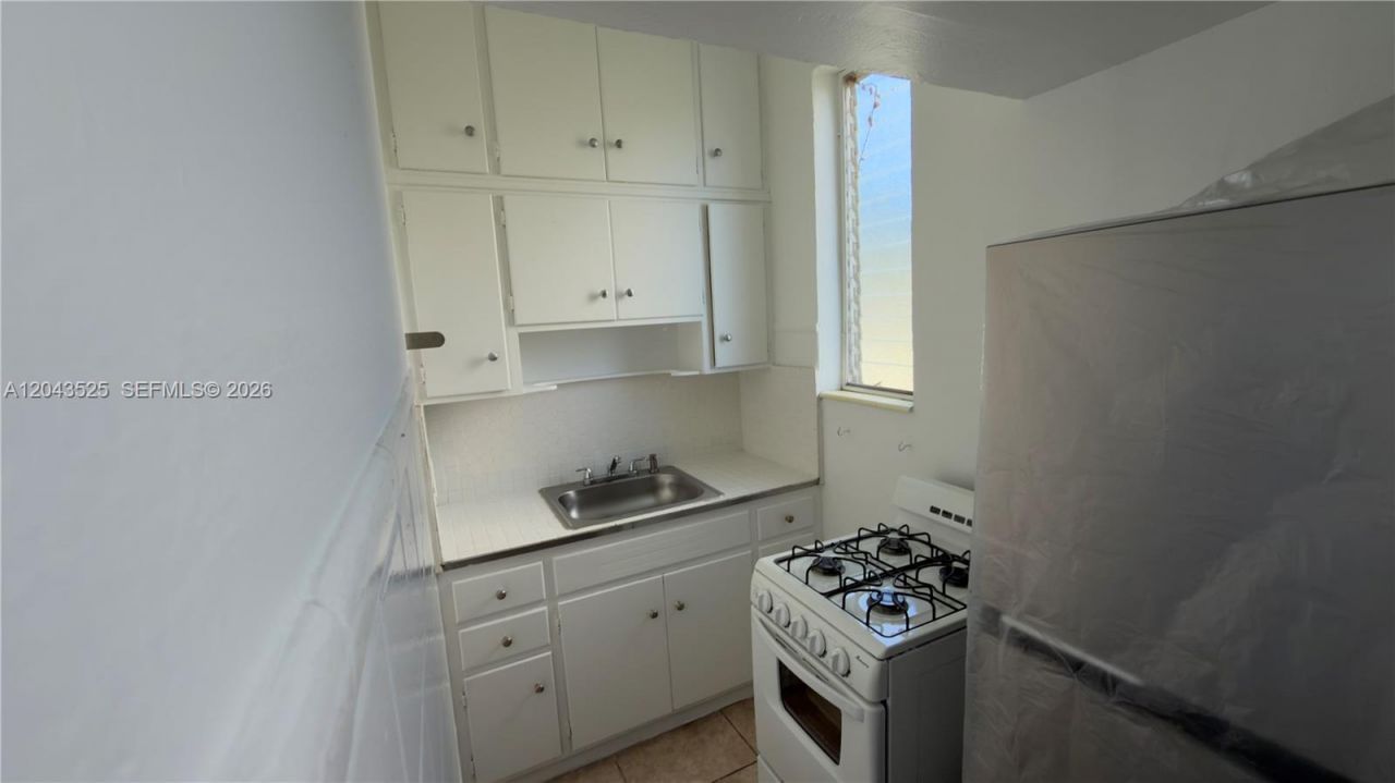 808 84th St , Unit 812, Miami Beach, FL 33141 Photo