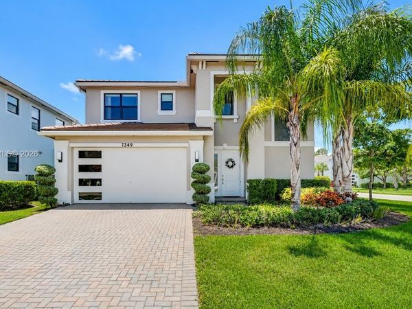 7349 Stella Ln, Lake Worth, FL 33463