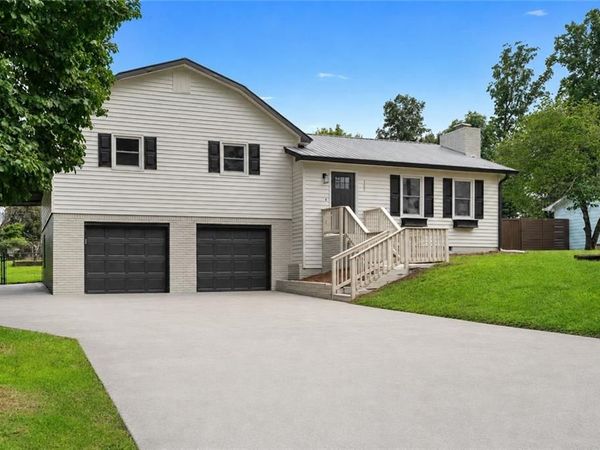 105 Trickum Hills Drive , Woodstock, GA 30188