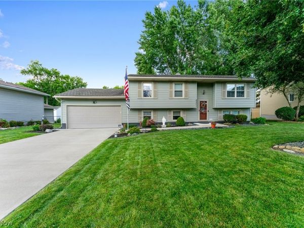2371 Penny Lane , Austintown, OH 44515