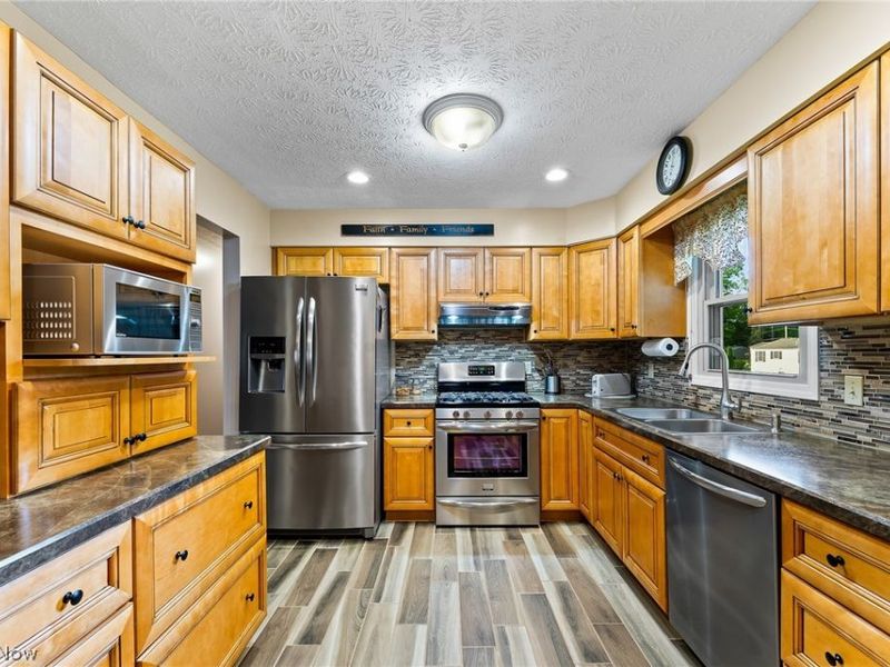 2371 Penny Lane, Austintown, OH 44515 Photo 6