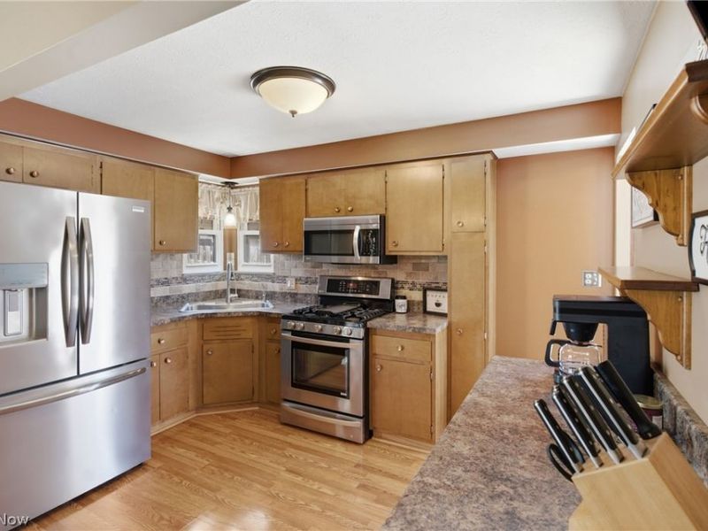 15010 Kennerdown Avenue, Maple Heights, OH 44131 Photo 9
