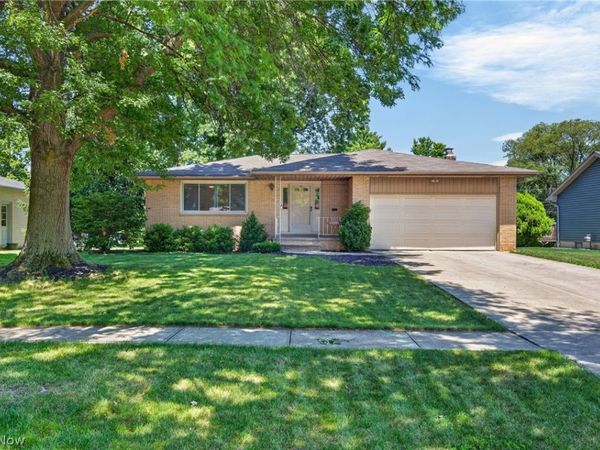 13700 Indian Creek Drive , Middleburg Heights, OH 44130