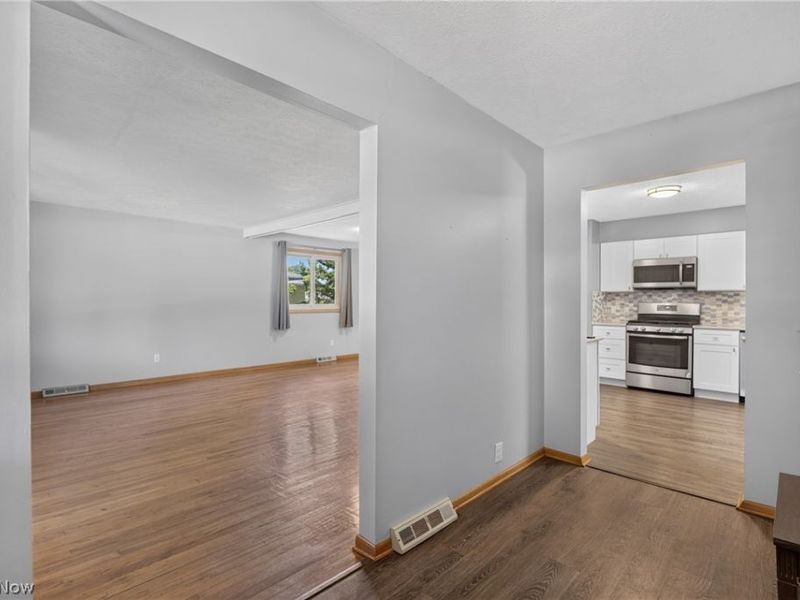 13700 Indian Creek Drive, Middleburg Heights, OH 44130 Photo 3