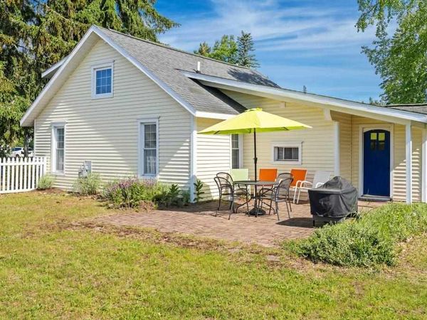 886 N Traverse Street, Harbor Springs, MI 49740