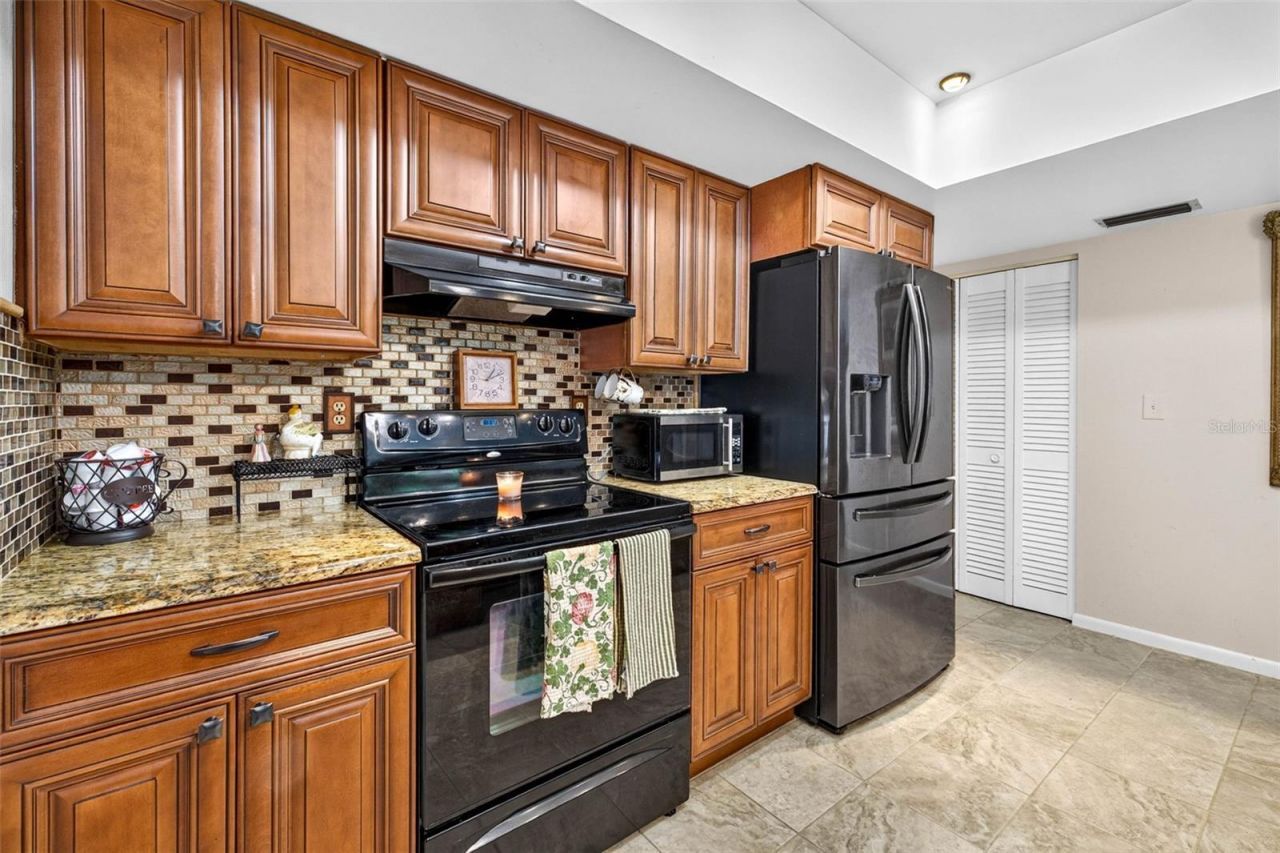 910 Hillside Drive , Lutz, FL 33549 Photo