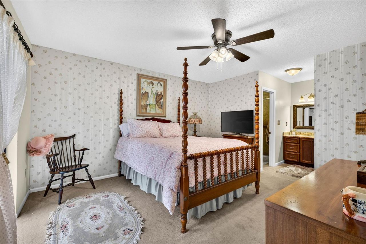 910 Hillside Drive , Lutz, FL 33549 Photo