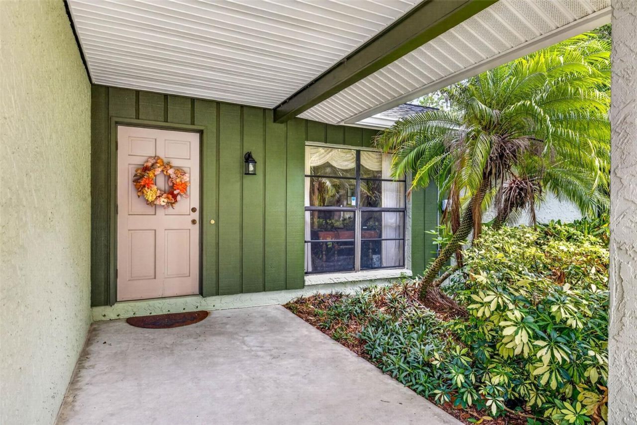 910 Hillside Drive , Lutz, FL 33549 Photo