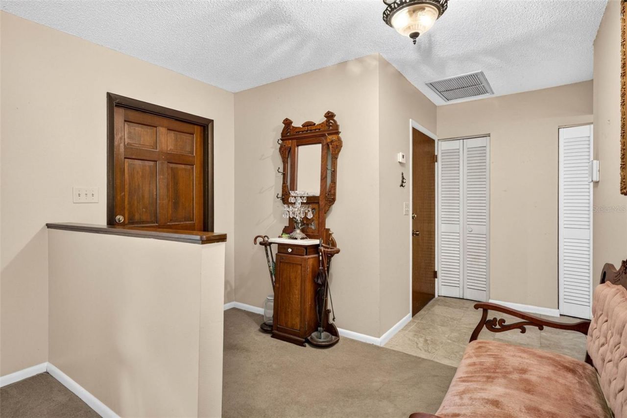 910 Hillside Drive , Lutz, FL 33549 Photo