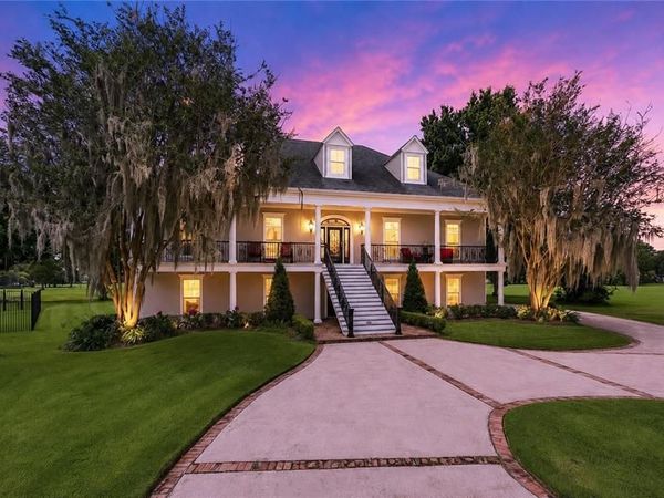 26 BOCAGE Drive, Destrehan, LA 70047