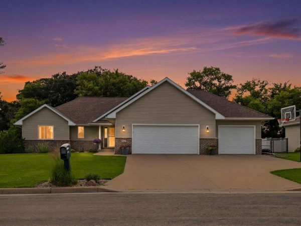 1102 28th Street SW, Austin, MN 55912