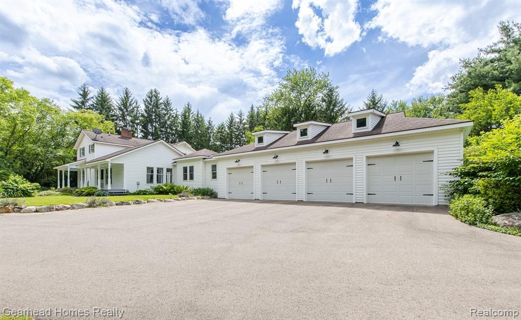 6296 Elizabeth Lake Road, Waterford Township, MI 48327 Main Photo