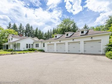 6296 Elizabeth Lake Road, Waterford Twp, MI 48327