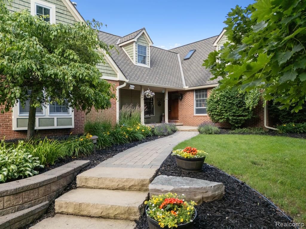 5010 Mallards Landing, Highland Township, MI 48357 Main Photo
