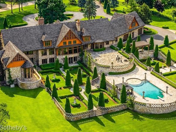 5350 Brewster Road, Oakland Twp, MI 48306