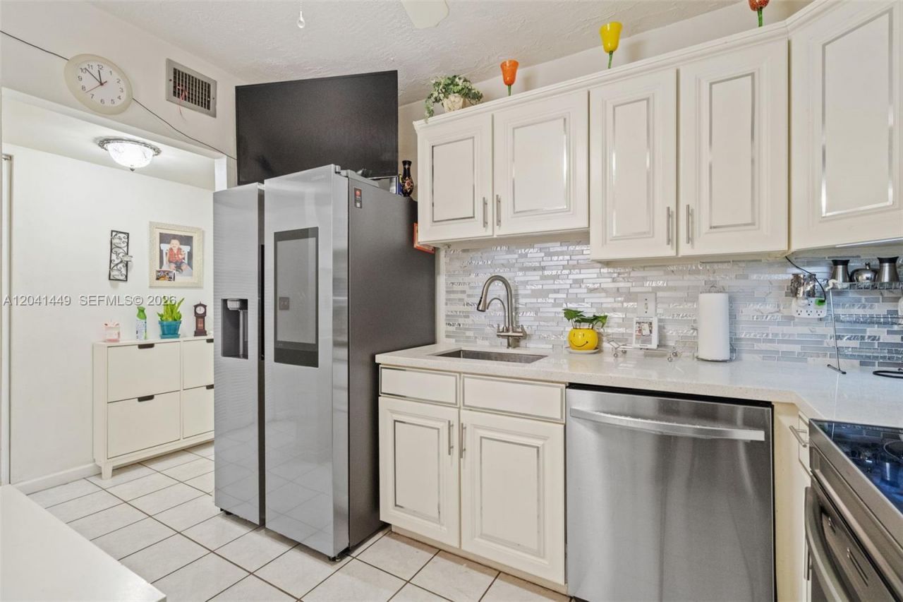 2871 Somerset Dr, Unit 102, Lauderdale Lakes, FL 33311 Photo