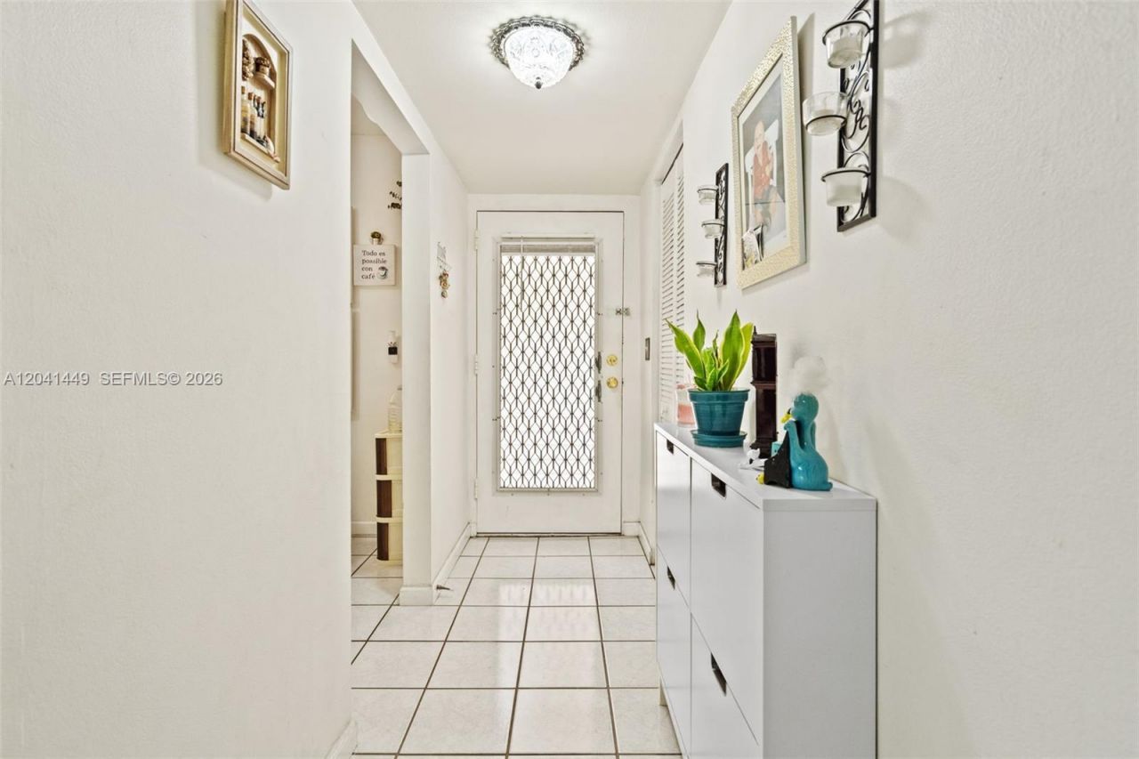 2871 Somerset Dr, Unit 102, Lauderdale Lakes, FL 33311 Photo