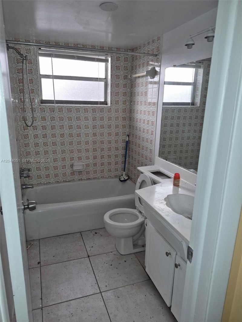 3940 NW 42nd Ave , Unit 122, Lauderdale Lakes, FL 33319 Photo
