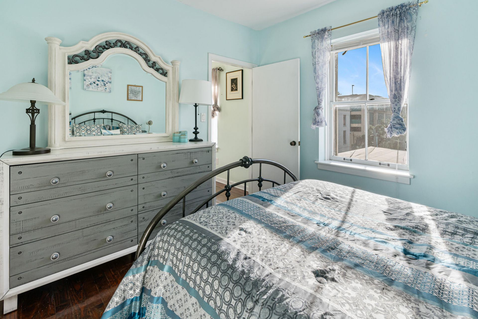 54 Wentworth Street Photo 6