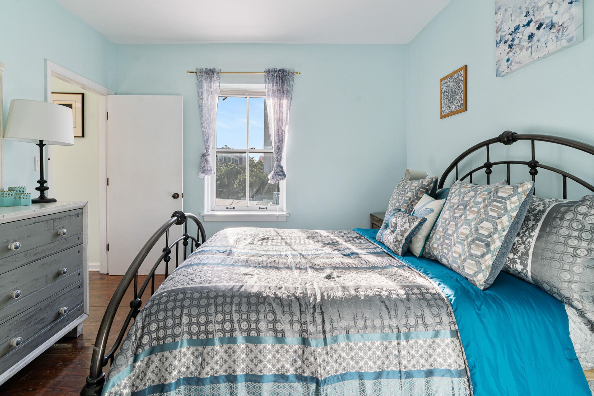 54 Wentworth Street Photo 8