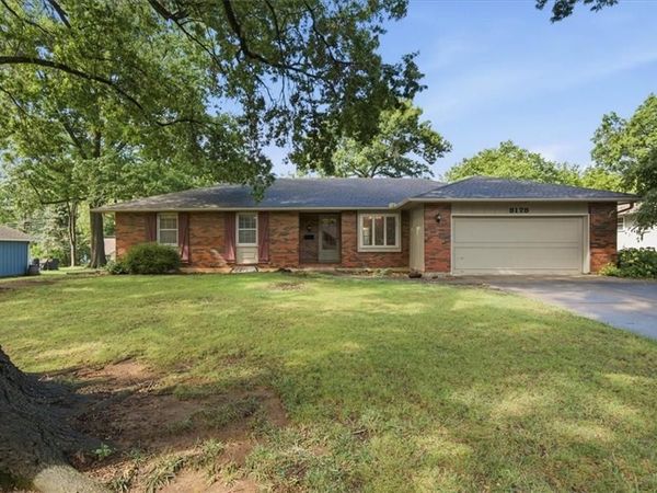 8128 Juniper Drive, Prairie Village, KS 66208