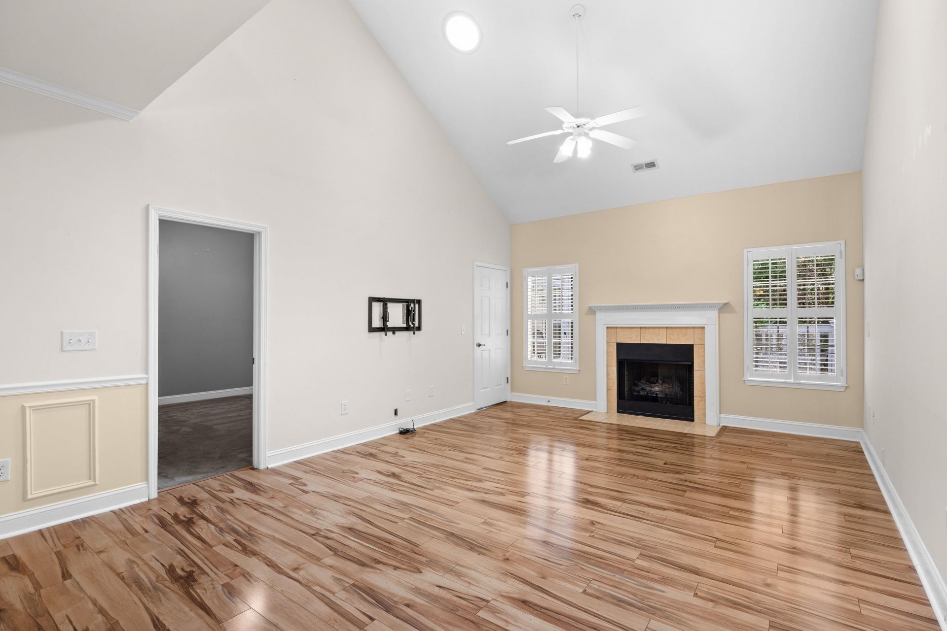 714 Botany Loop Photo 4