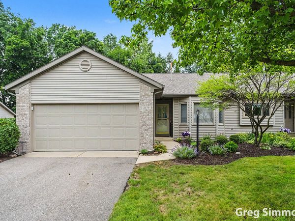 2579 Falcon Pointe Drive NW, Grand Rapids, MI 49534