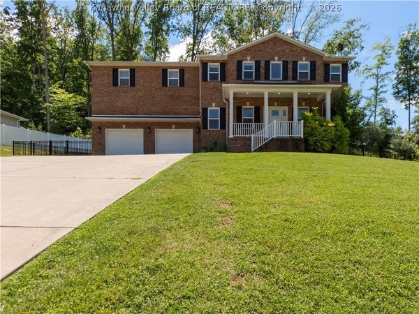 44 Russell Street, Winfield, WV 25213