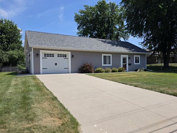 411 Bullis Street, Kenyon, MN 55946