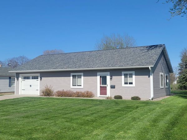 411 Bullis Street, Kenyon, MN 55946