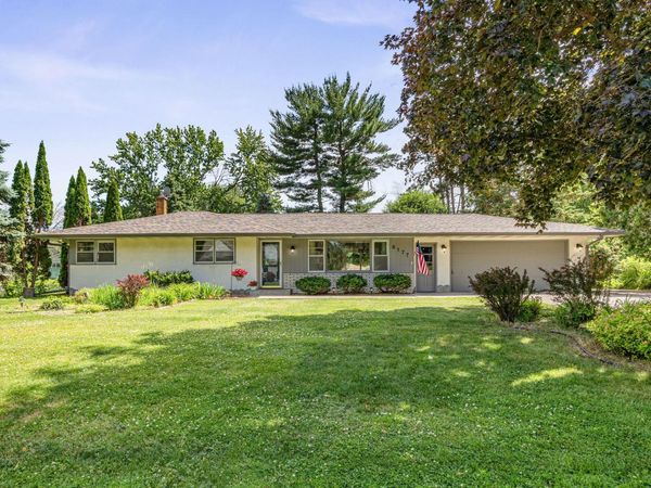 6177 Upper 48th Street N, Oakdale, MN 55128