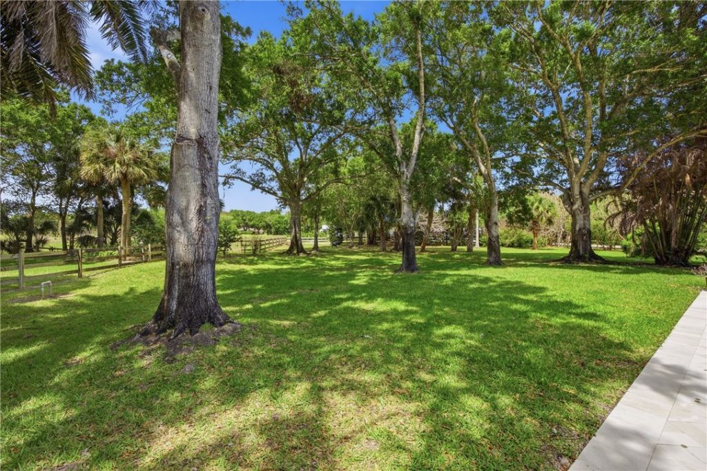 655 40th Avenue Sw, Vero Beach, FL 32968 Photo
