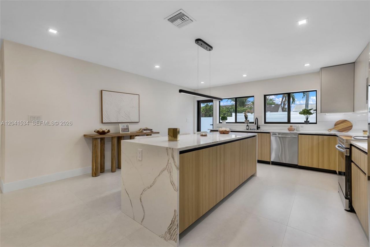 5718 NE 15th Ave , Fort Lauderdale, FL 33334 Photo