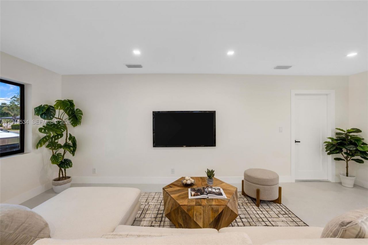 5718 NE 15th Ave, Fort Lauderdale, FL 33334 Photo