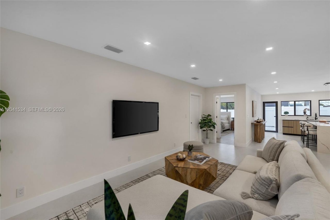 5718 NE 15th Ave , Fort Lauderdale, FL 33334 Photo